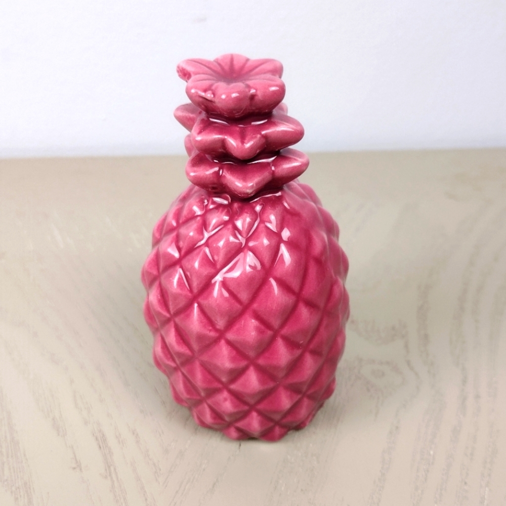 Red Pineapple Home Décor 🍍